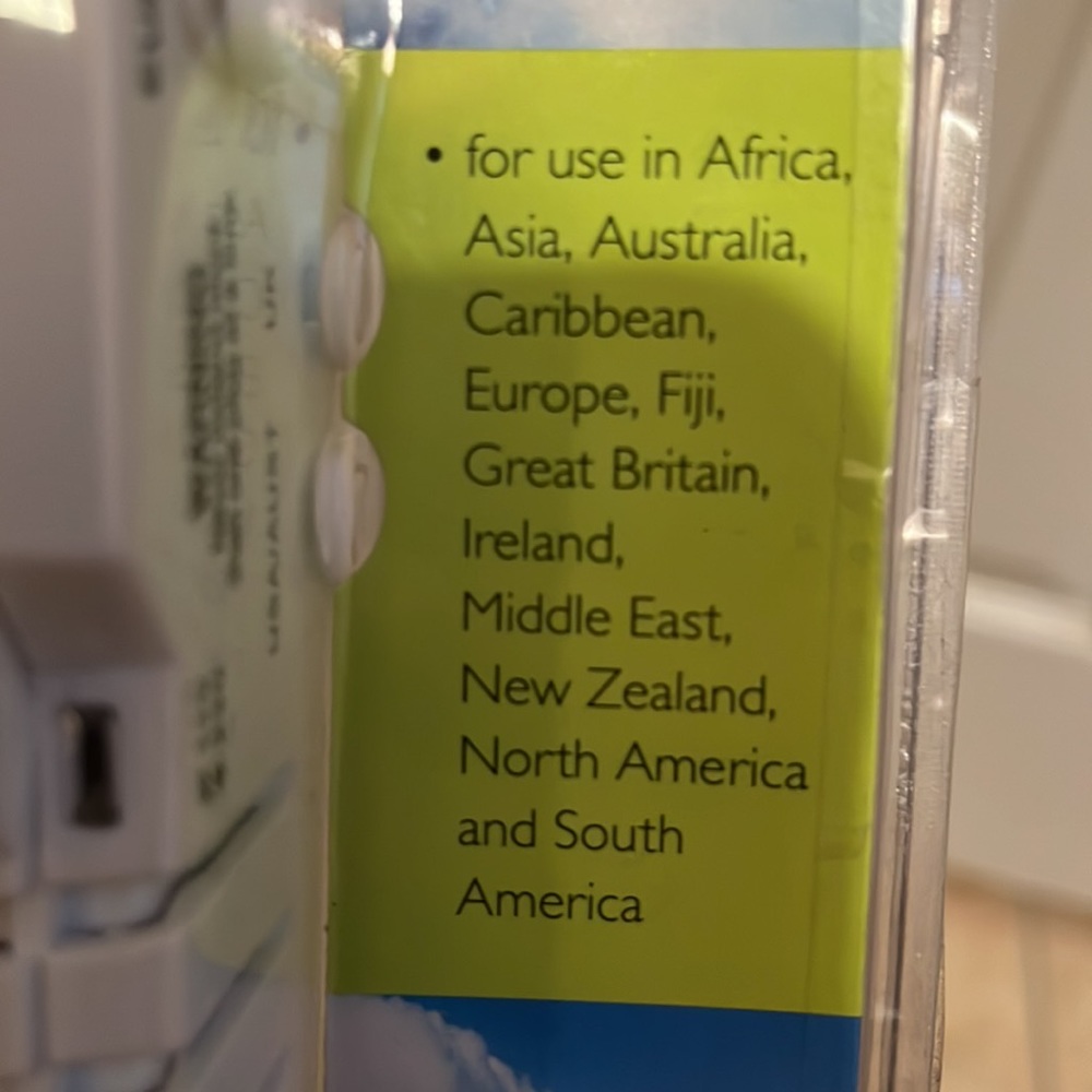 BNIP Travel Converter - Picture 5 of 8